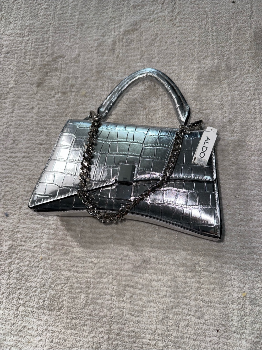ALDO Lucenaax Synthetic handbag. Small Top-Handle Bag with thick or thin strap. - Picture 3 of 3